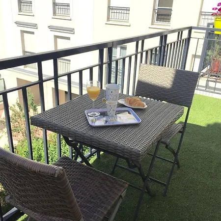 شقة جوليز هومس ديزني لاند سيري