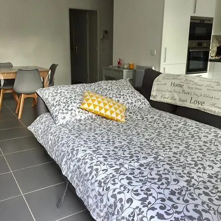 جوليز هومس ديزني لاند سيري